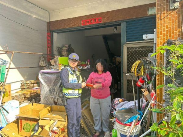 潮州警深耕關懷弱勢　寒冬送暖助八旬老翁父女度難關